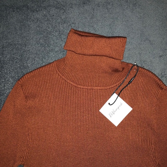 REVAMPED NEW TURTLENECK - Picture 1 of 6